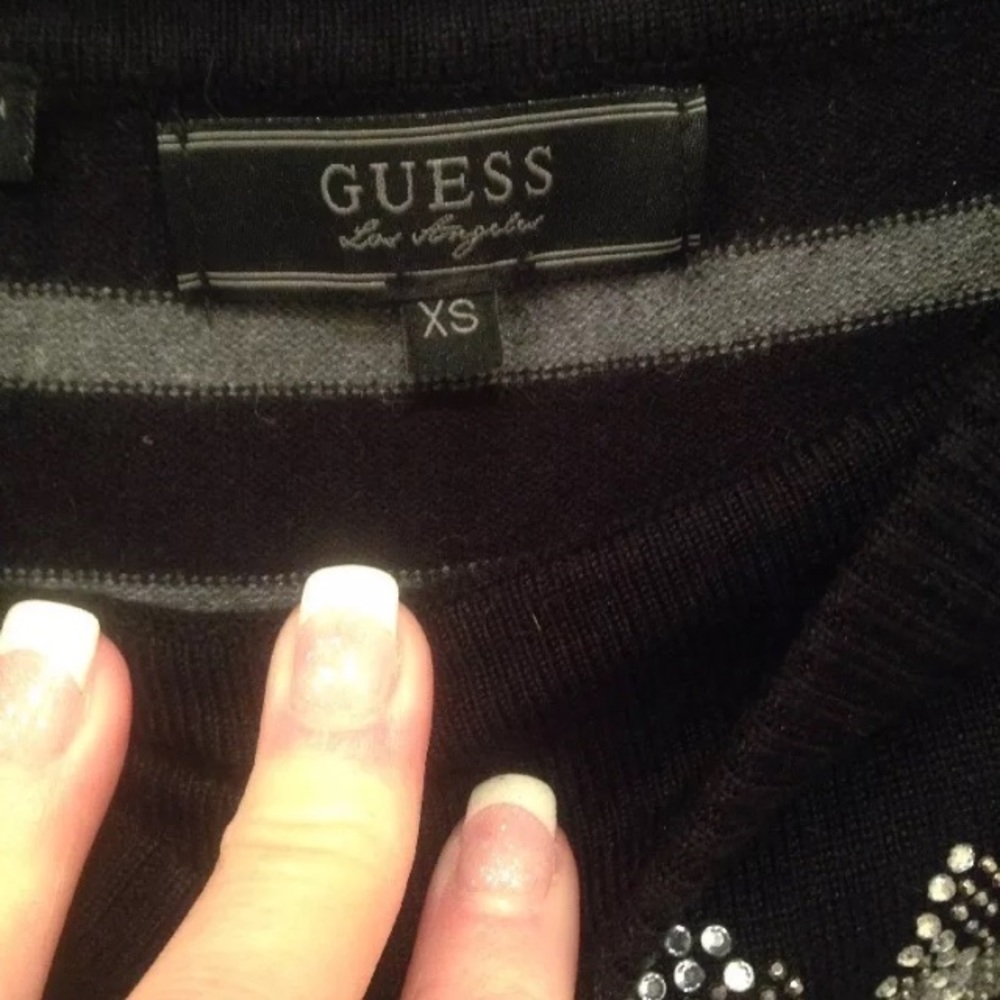 ❣️GUESS Sweater❣️ - Picture 4 of 7
